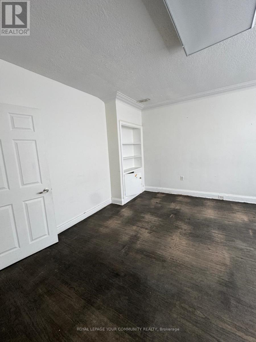 Photo 11 of 10149 Yonge Street, Richmond Hill ON