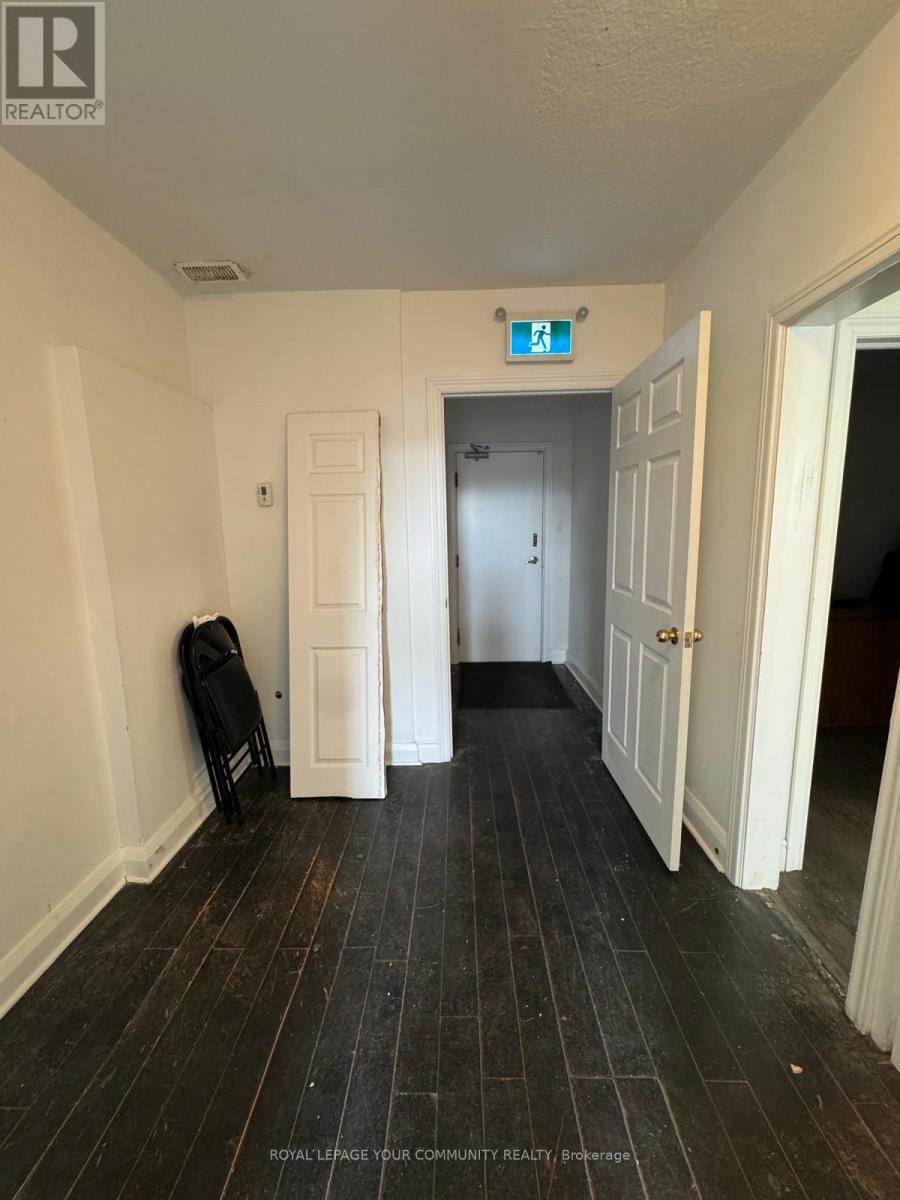 Photo 13 of 10149 Yonge Street, Richmond Hill ON
