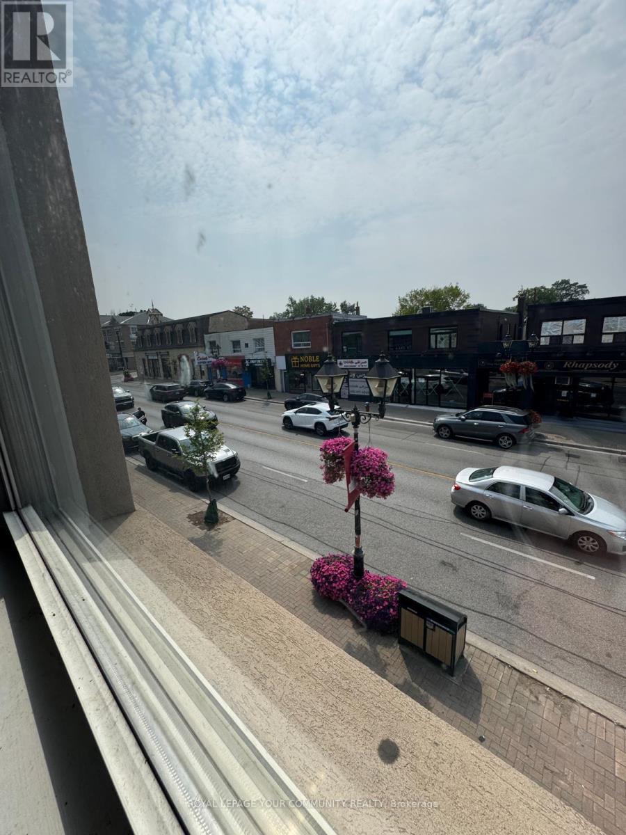Photo 5 of 10149 Yonge Street, Richmond Hill ON