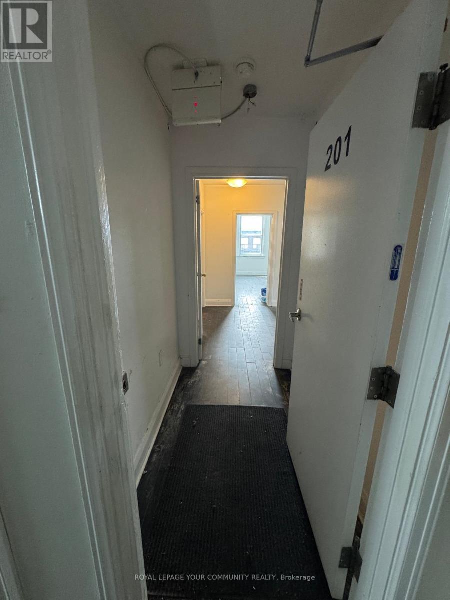 Photo 7 of 10149 Yonge Street, Richmond Hill ON