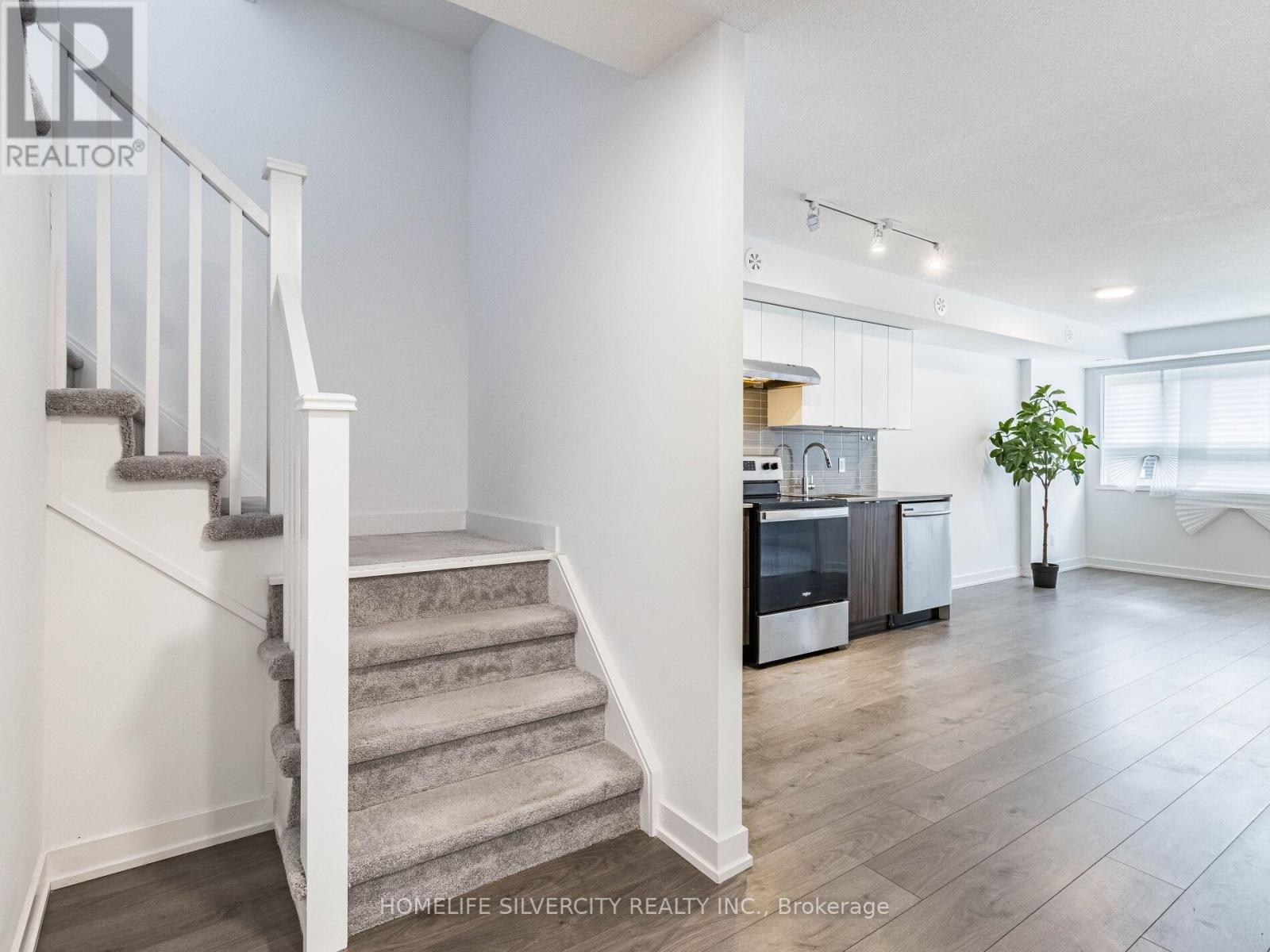 Photo 8 of 403 1141 Cooke Boulevard, Burlington ON