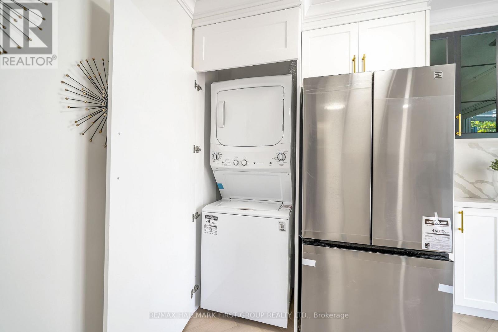 Photo 13 of 195 Castlebar Crescent, Oshawa ON