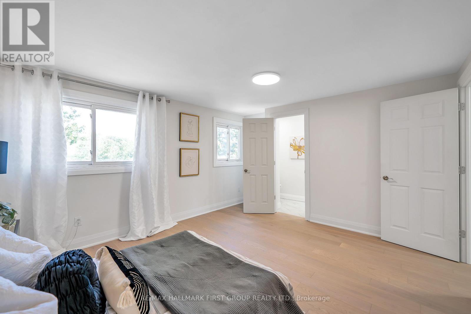 Photo 21 of 195 Castlebar Crescent, Oshawa ON