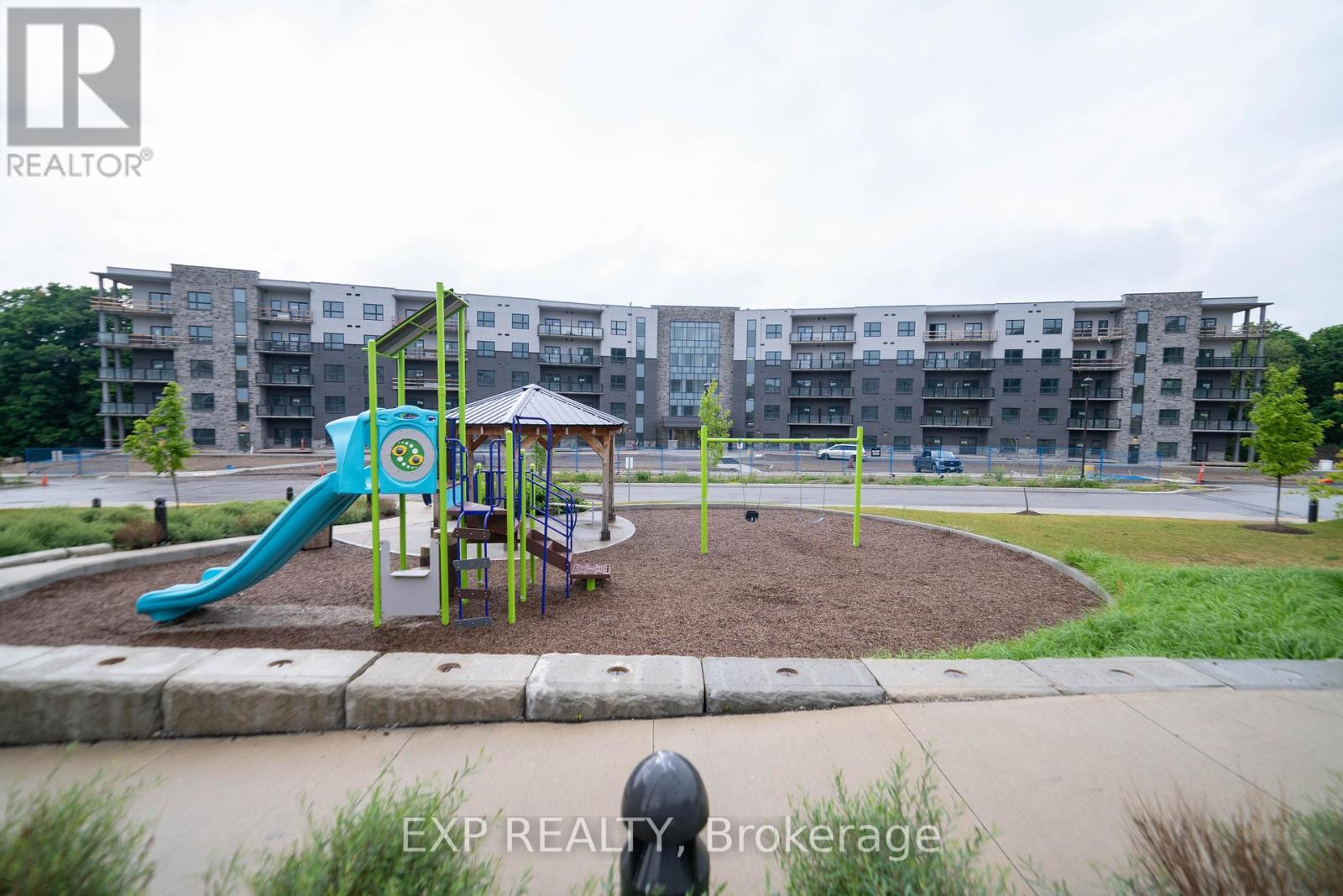 Photo 6 of 211 1201 Lackner Place, Kitchener ON