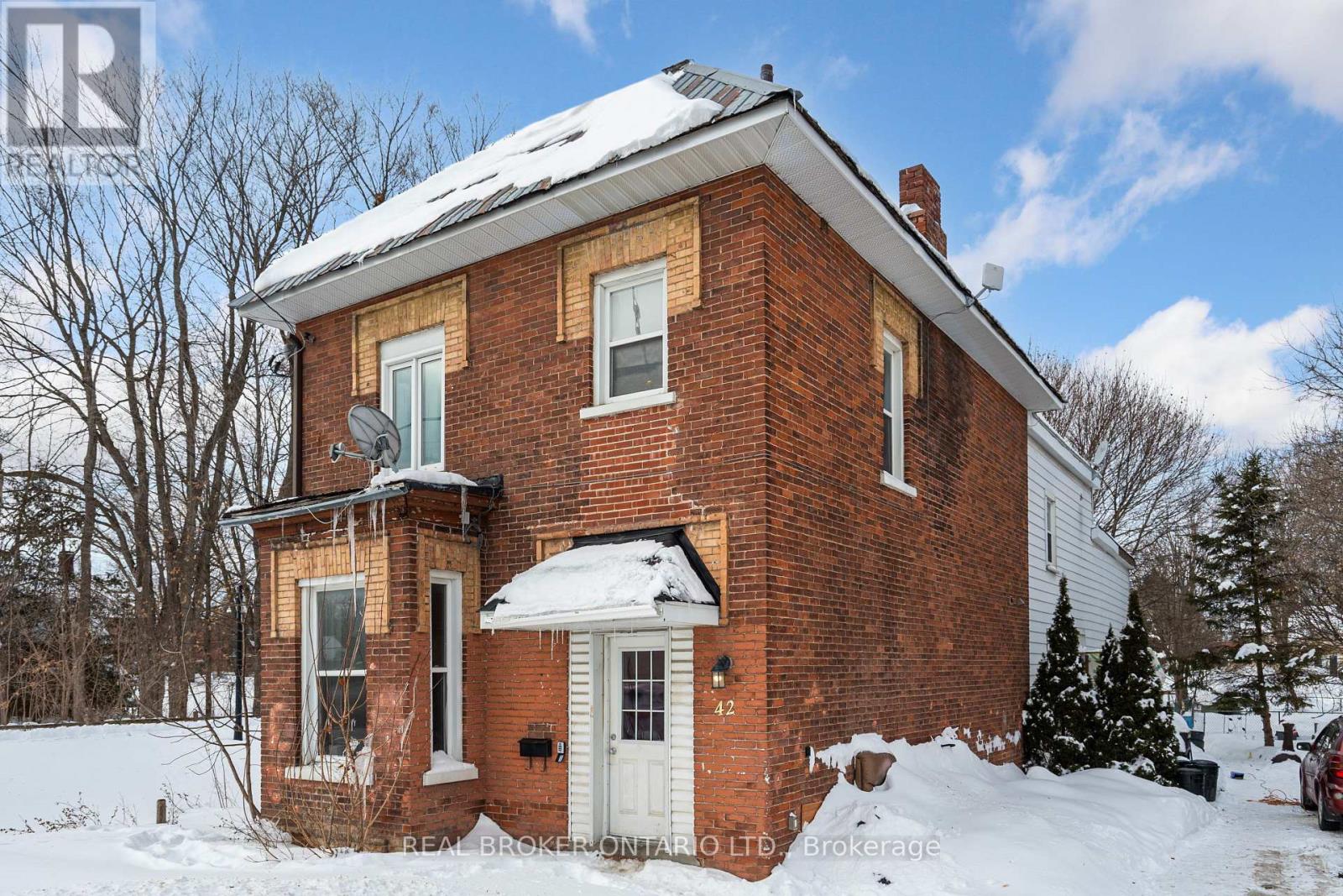 Photo 30 of 42 Daniel Street N, Arnprior ON