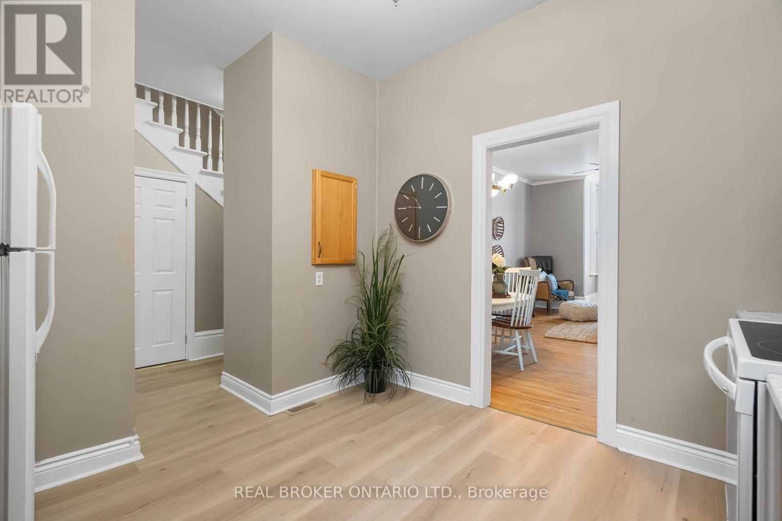 Photo 19 of 42 Daniel Street N, Arnprior ON