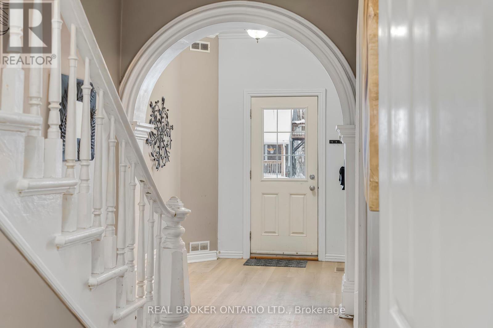 Photo 23 of 42 Daniel Street N, Arnprior ON