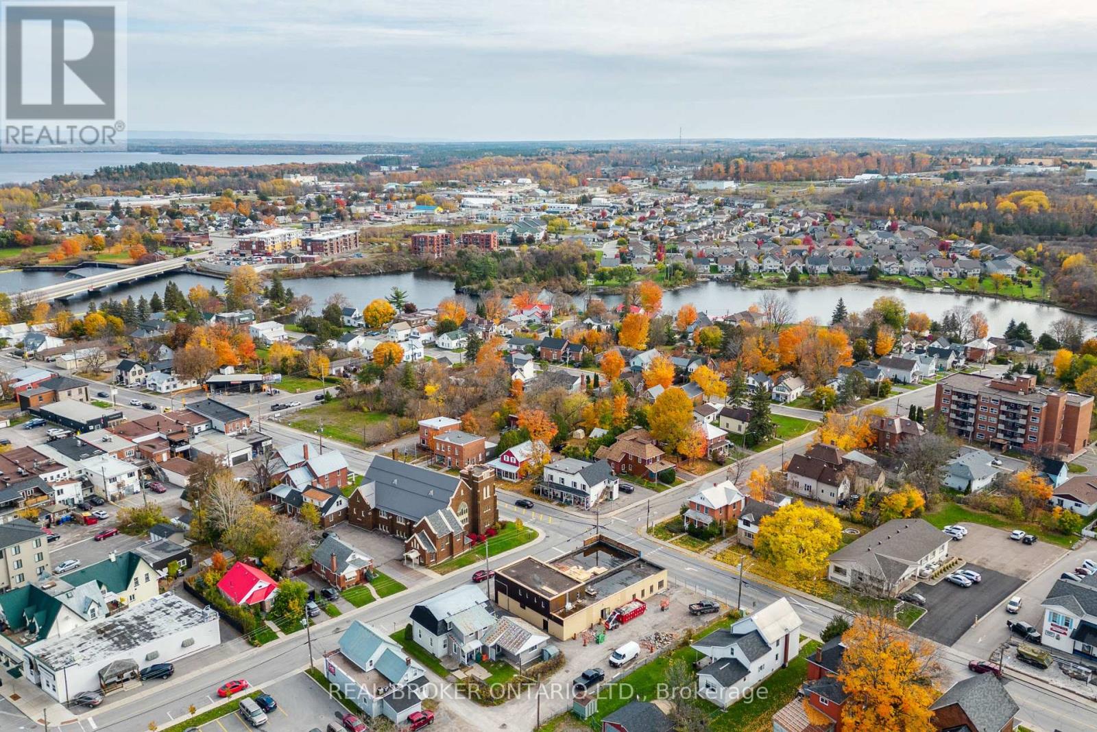 Photo 29 of 42 Daniel Street N, Arnprior ON