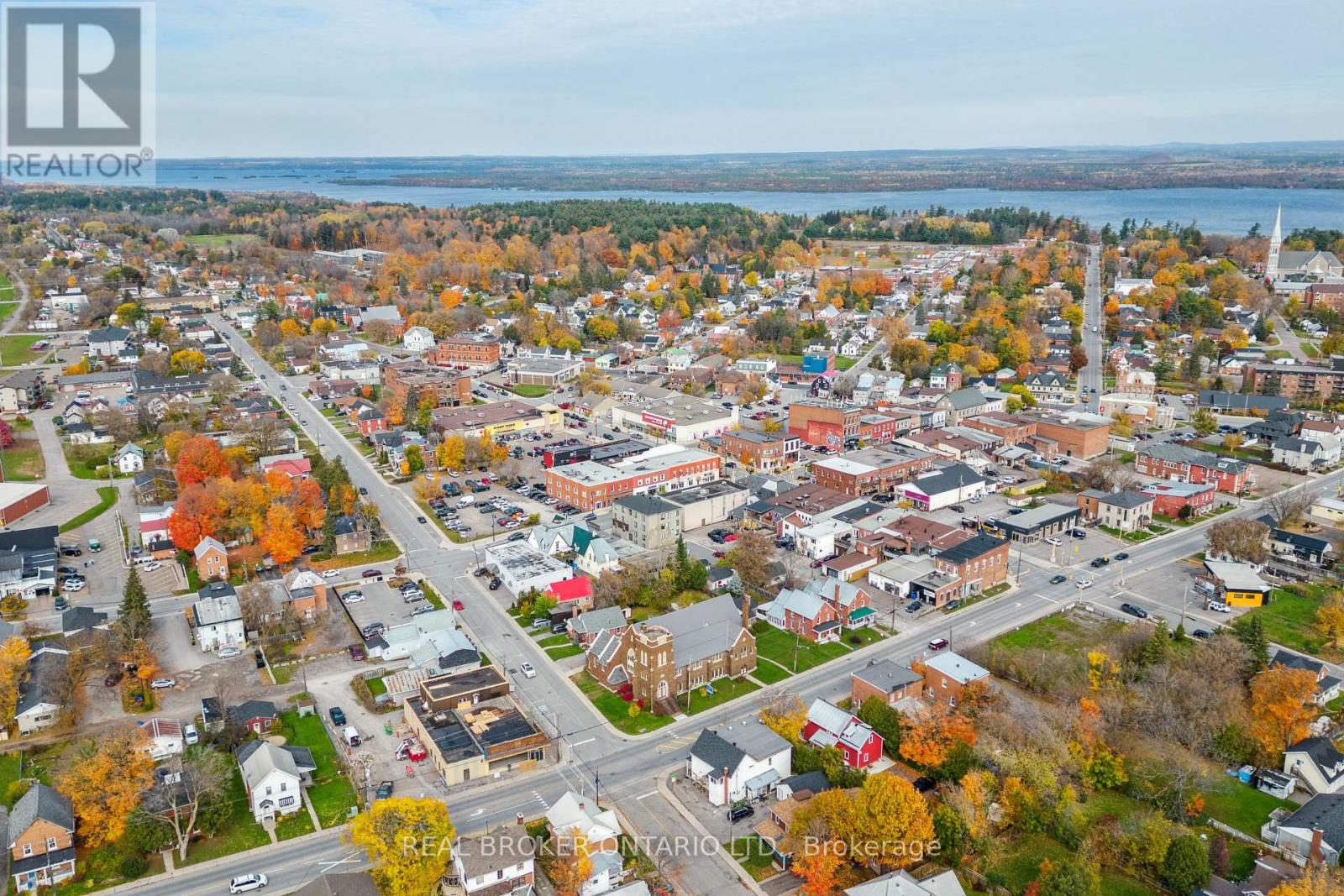 Photo 24 of 42 Daniel Street N, Arnprior ON