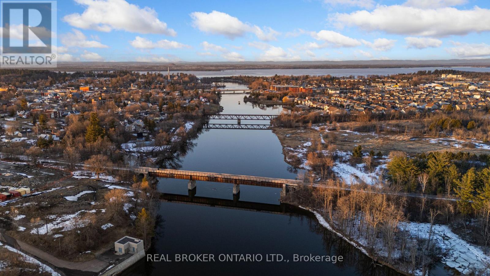 Photo 12 of 42 Daniel Street N, Arnprior ON