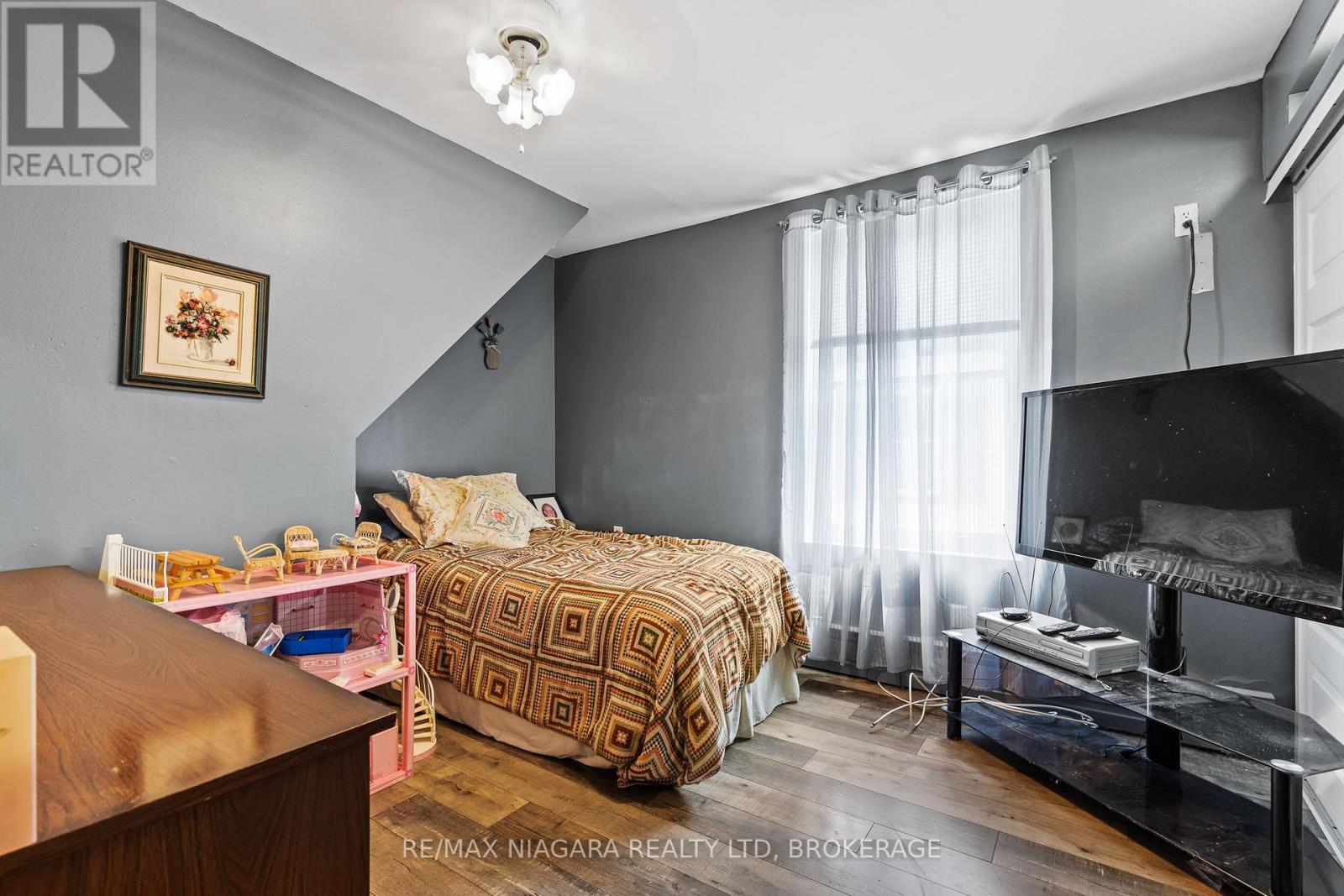 Photo 3 of 549 Ferndale Avenue, Fort Erie ON
