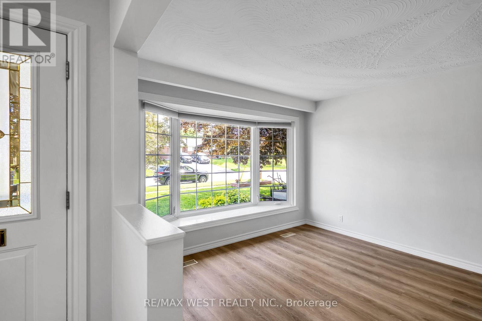 Photo 3 of 12 Athabasca Street, Oshawa ON