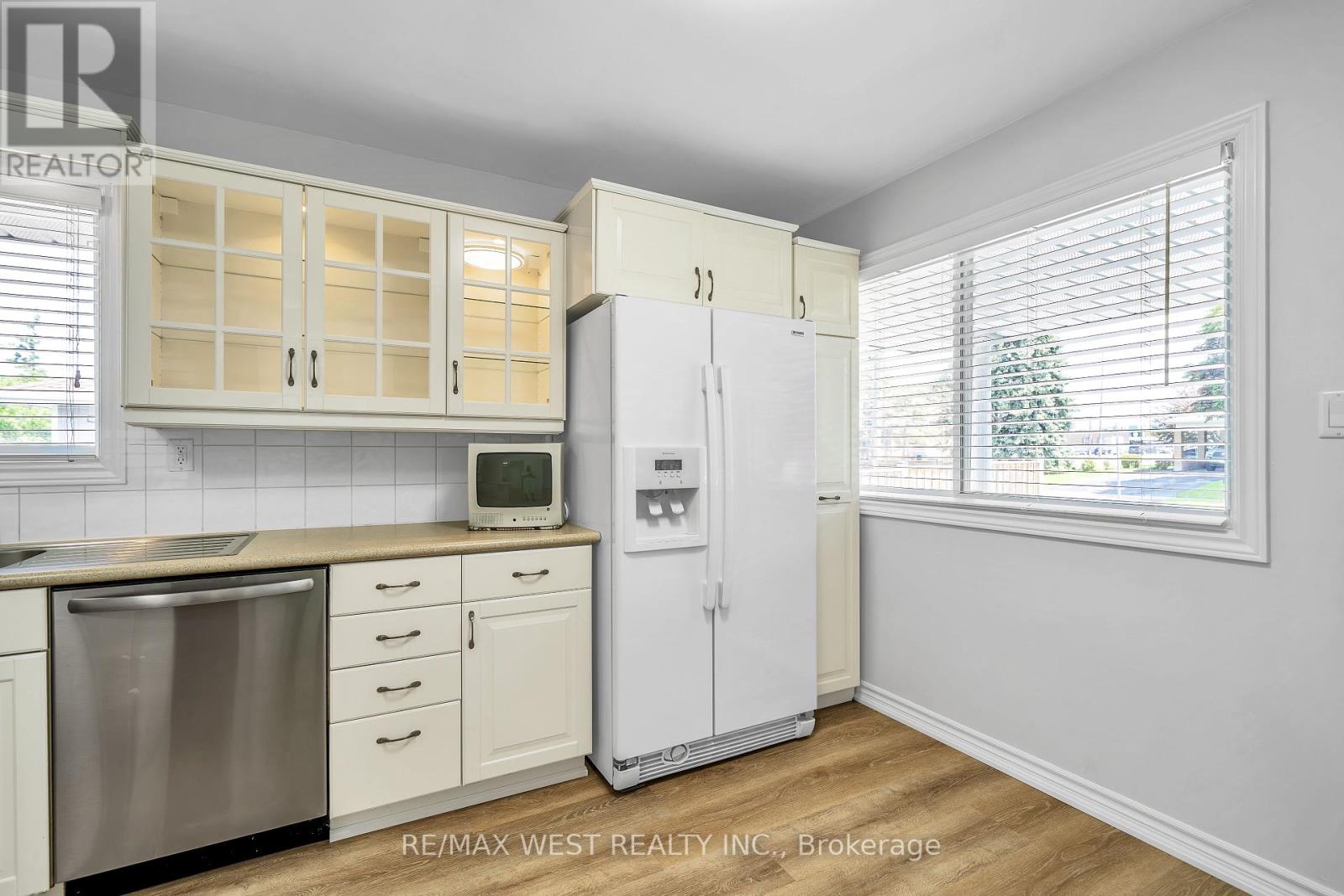 Photo 6 of 12 Athabasca Street, Oshawa ON