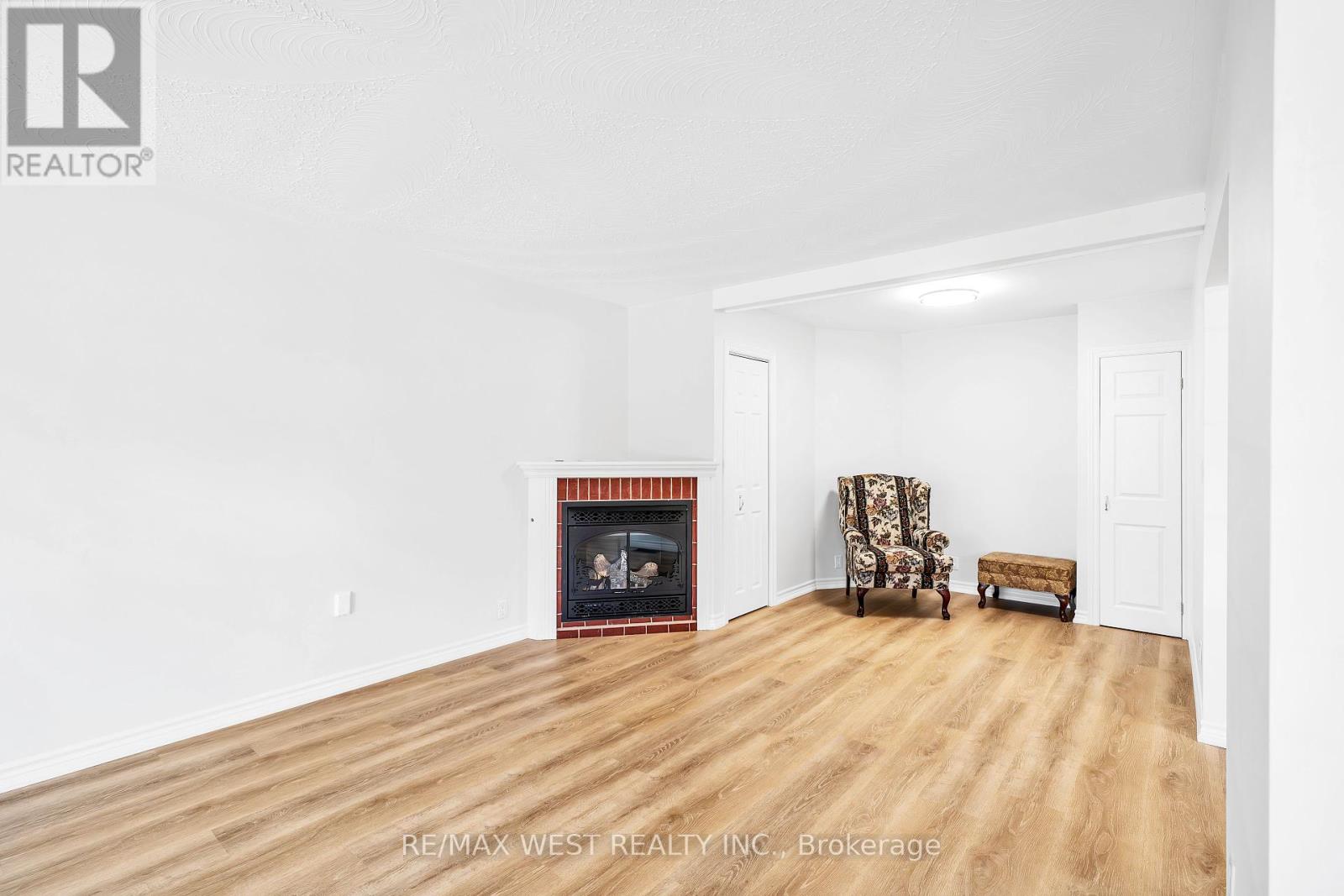 Photo 7 of 12 Athabasca Street, Oshawa ON