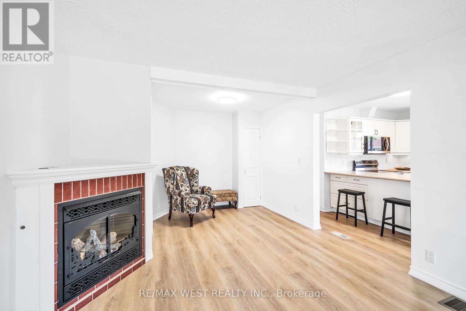 Photo 8 of 12 Athabasca Street, Oshawa ON