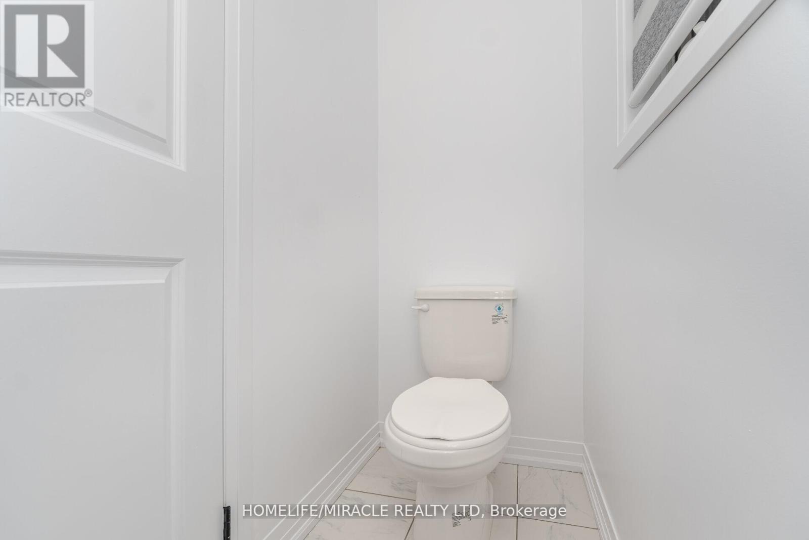 Photo 27 of 92 Fairlane Avenue, Barrie ON