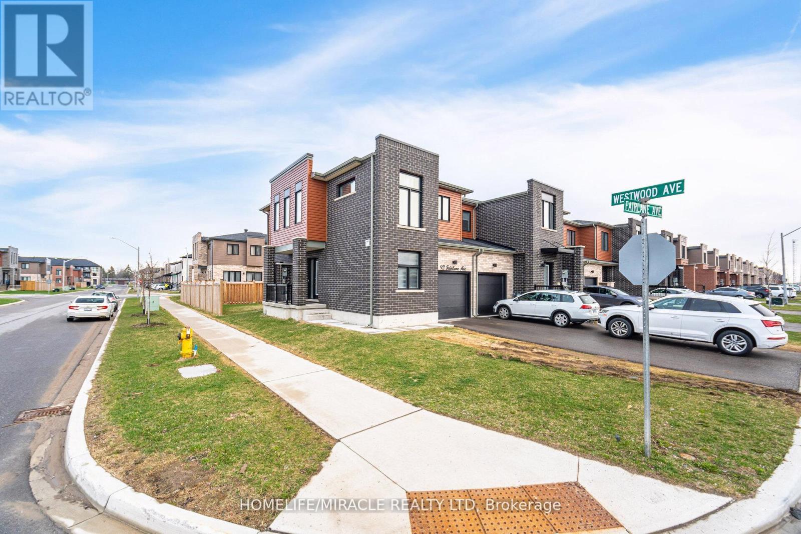 Photo 4 of 92 Fairlane Avenue, Barrie ON