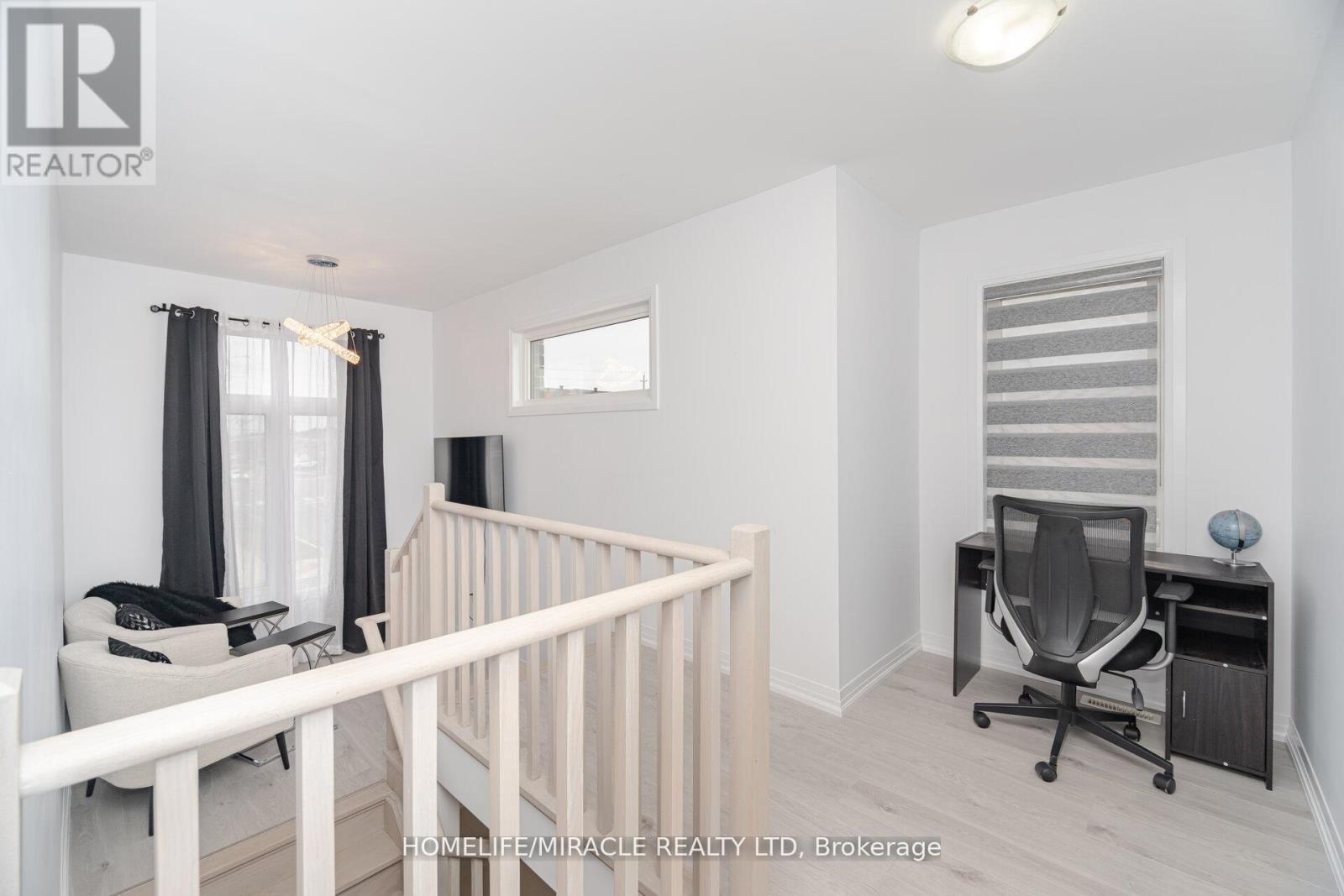Photo 6 of 92 Fairlane Avenue, Barrie ON