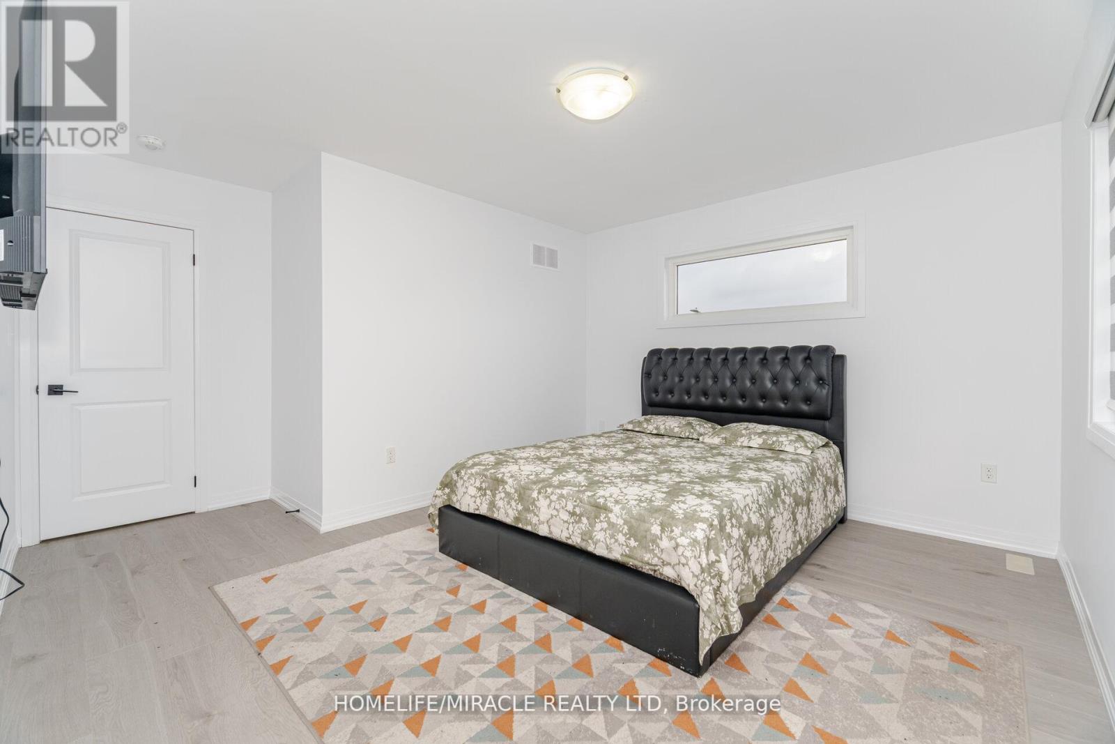 Photo 7 of 92 Fairlane Avenue, Barrie ON