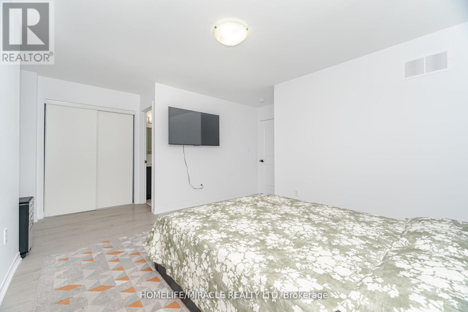 Photo 5 of 92 Fairlane Avenue, Barrie ON