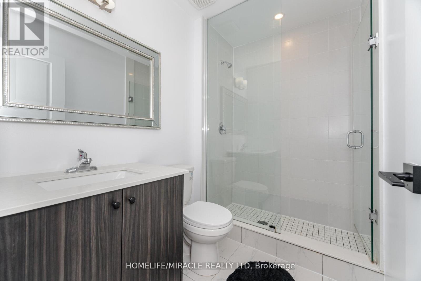 Photo 18 of 92 Fairlane Avenue, Barrie ON