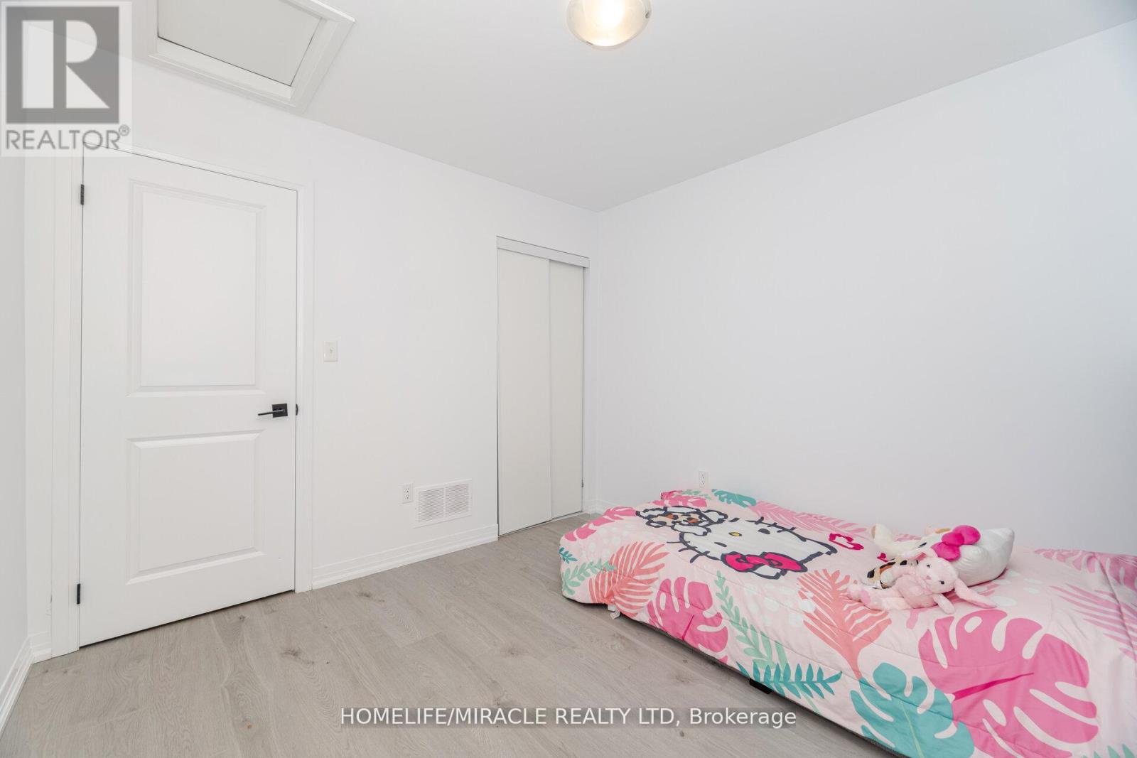 Photo 3 of 92 Fairlane Avenue, Barrie ON