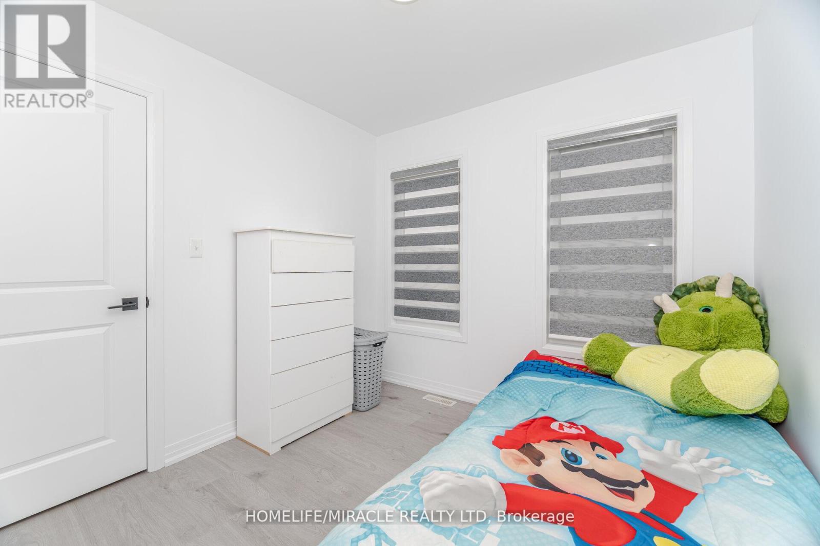 Photo 13 of 92 Fairlane Avenue, Barrie ON