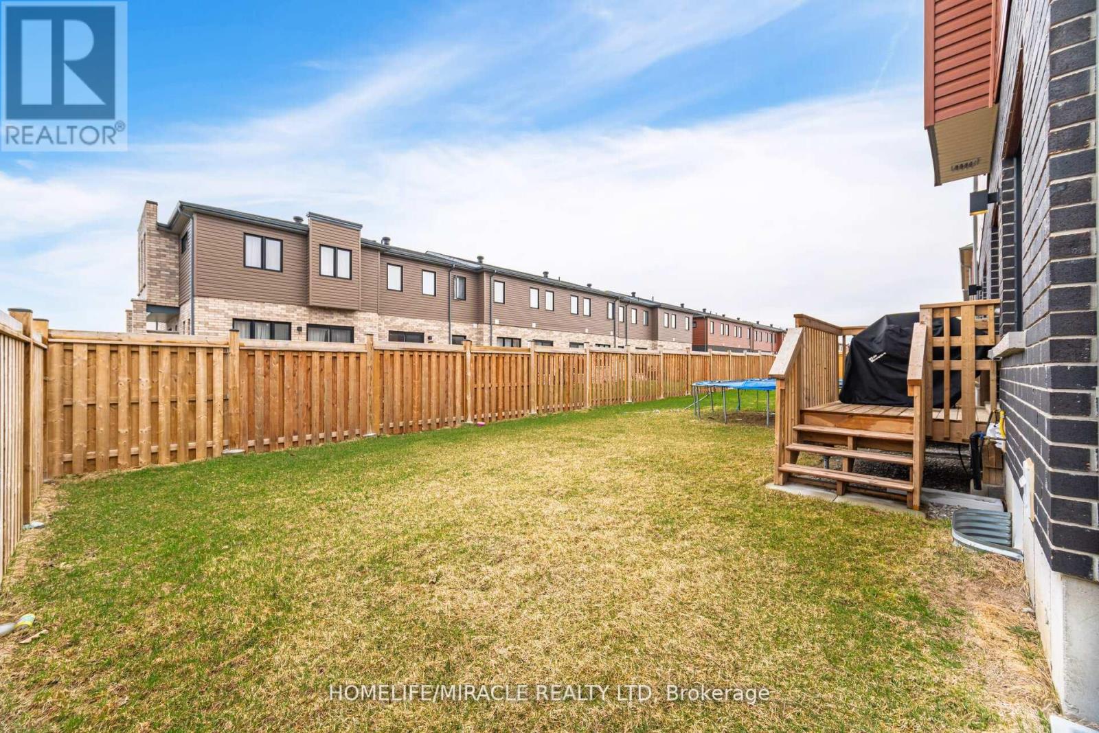 Photo 21 of 92 Fairlane Avenue, Barrie ON