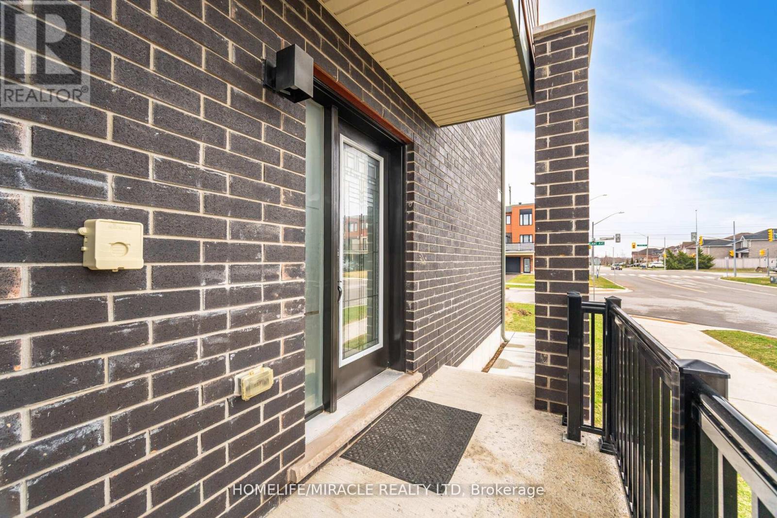 Photo 14 of 92 Fairlane Avenue, Barrie ON