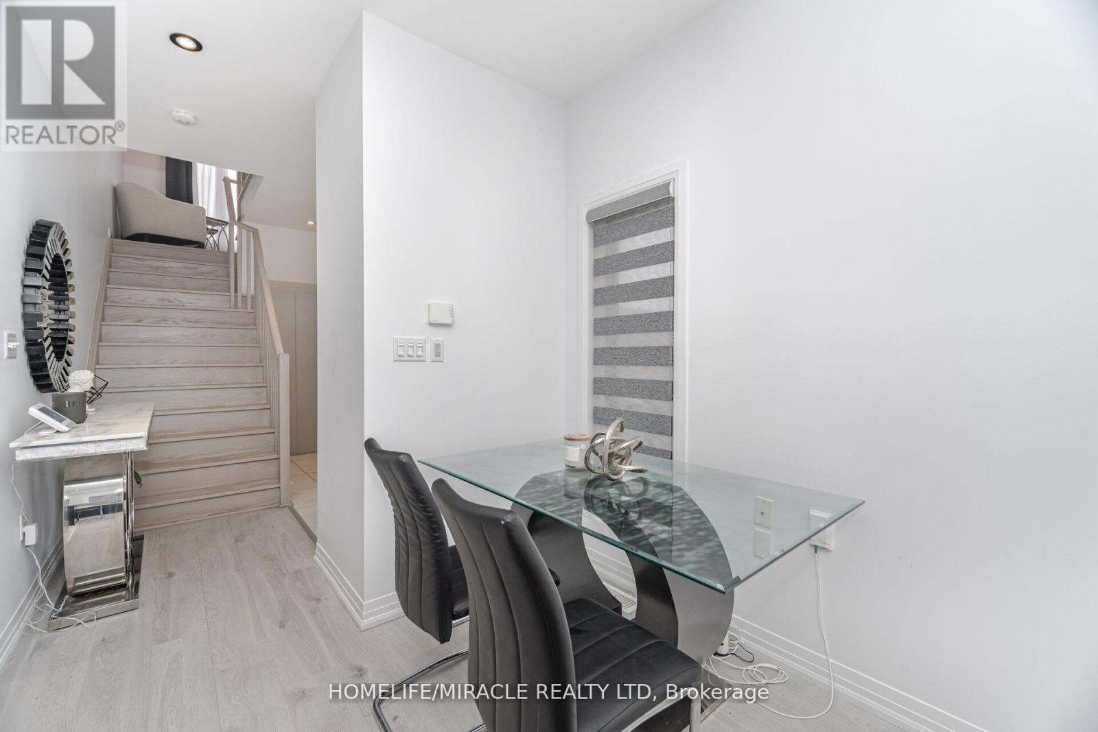 Photo 12 of 92 Fairlane Avenue, Barrie ON
