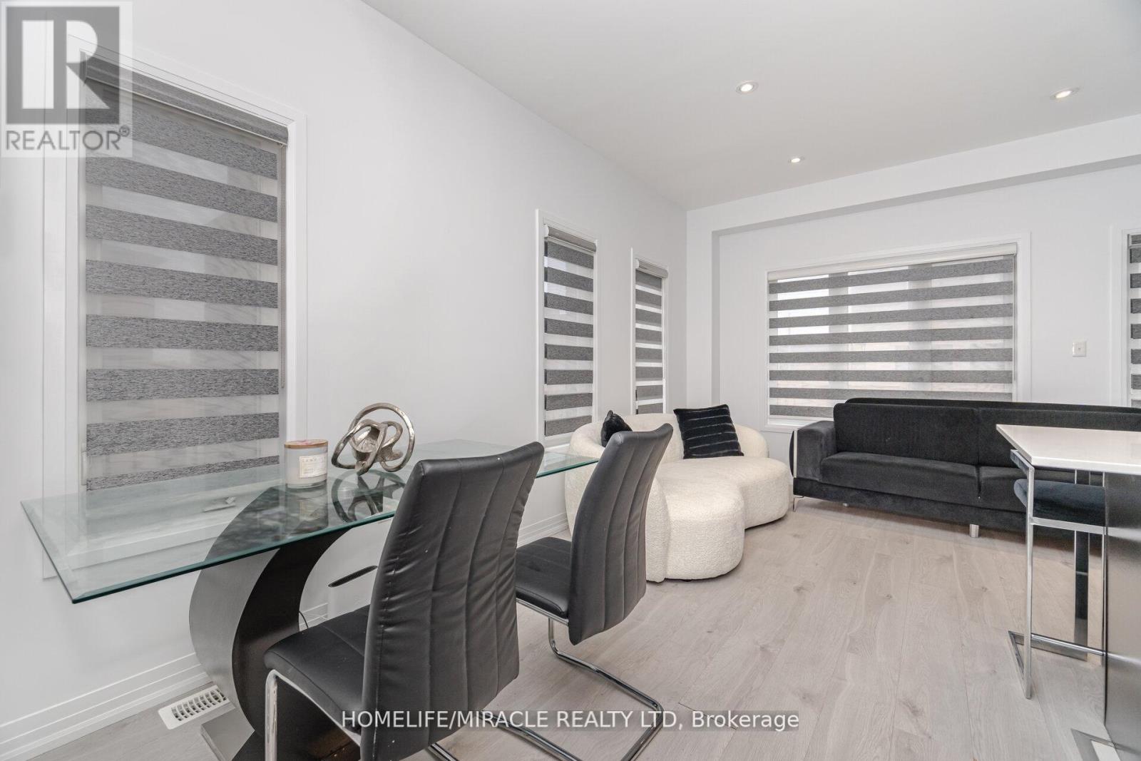 Photo 22 of 92 Fairlane Avenue, Barrie ON