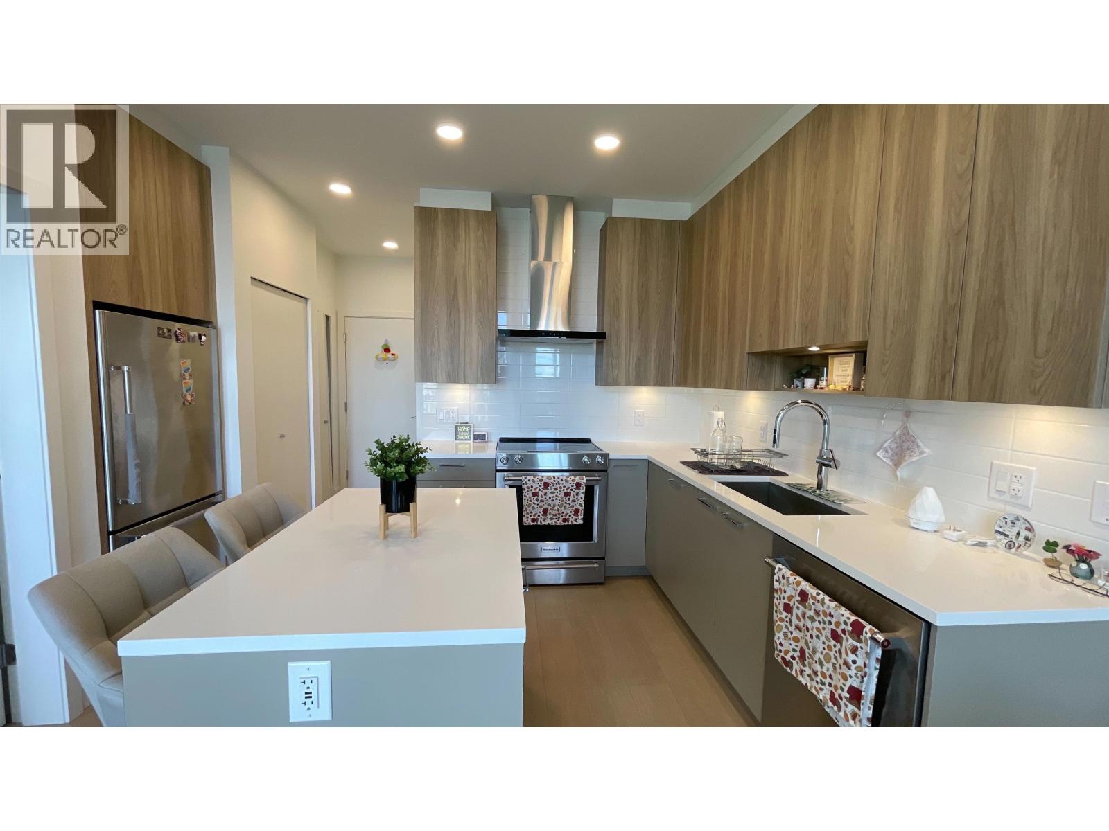 Photo 4 of 614 7599 15th Street, Burnaby BC