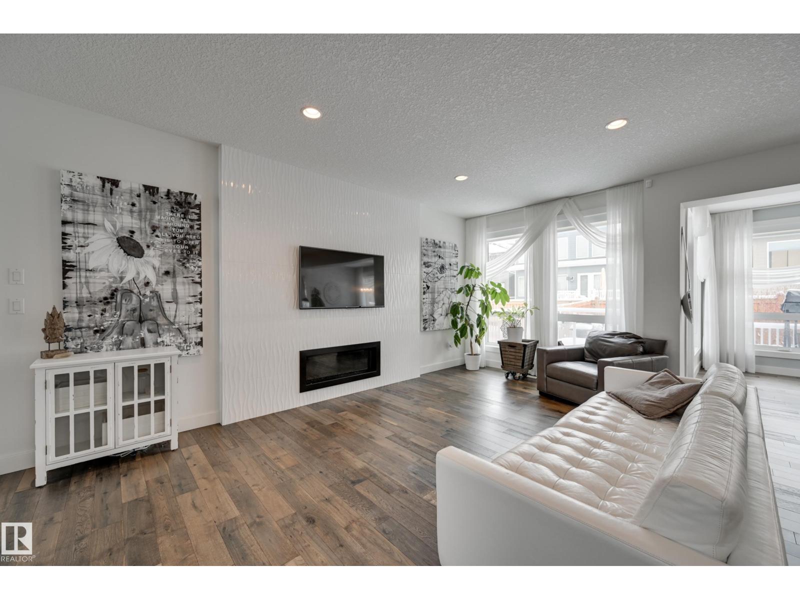 Photo 5 of 1311 Hainstock Wy Sw, Edmonton AB