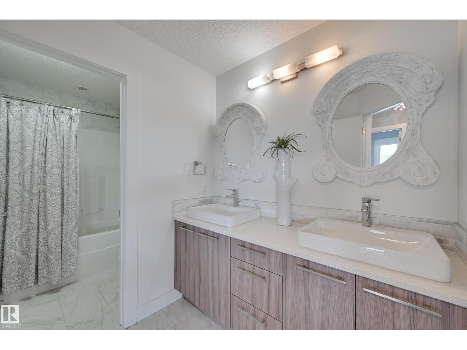 Photo 37 of 1311 Hainstock Wy Sw, Edmonton AB