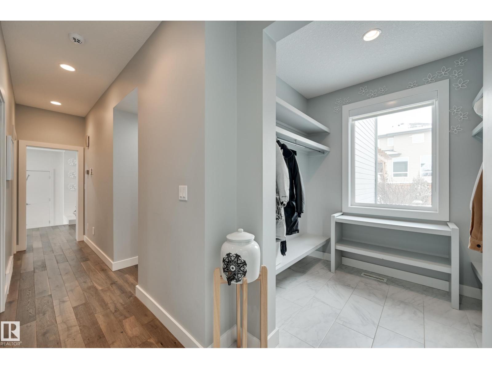 Photo 18 of 1311 Hainstock Wy Sw, Edmonton AB