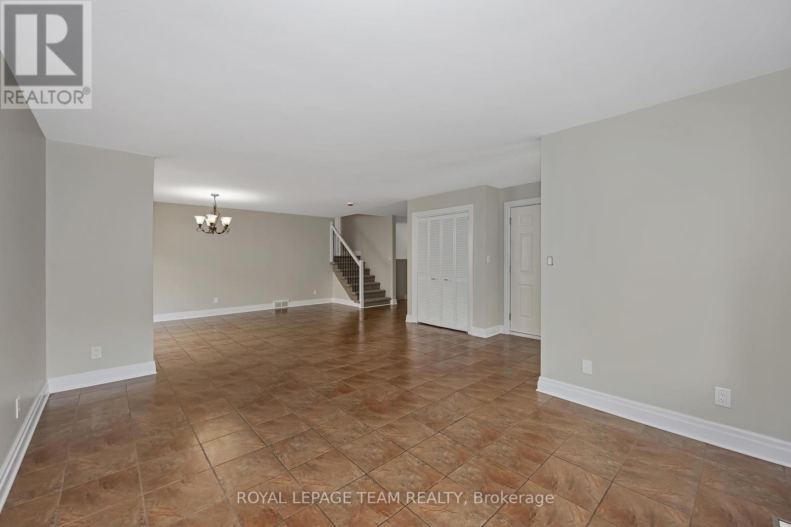 Photo 4 of 28 Barnhart Drive, South Stormont ON