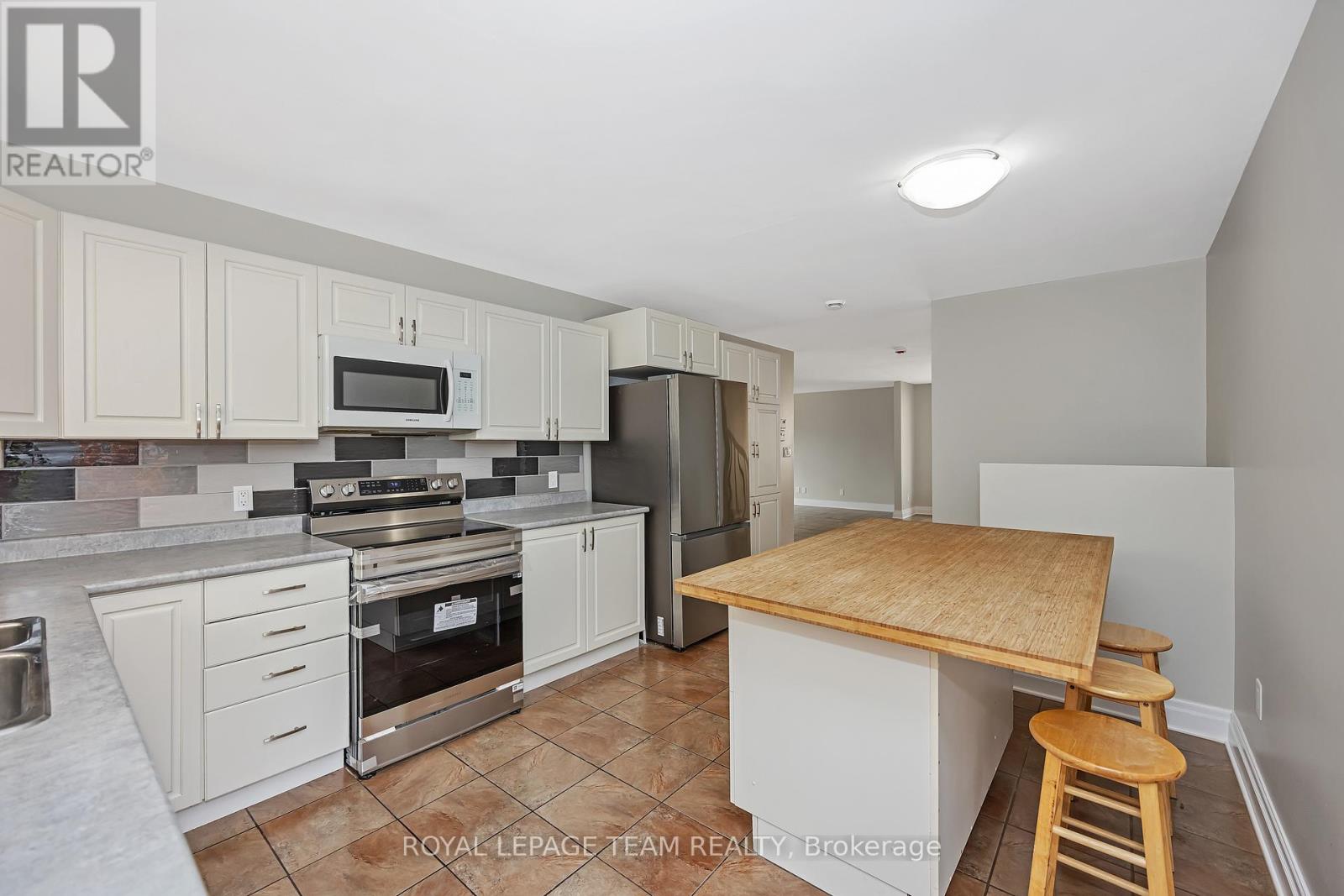 Photo 7 of 28 Barnhart Drive, South Stormont ON