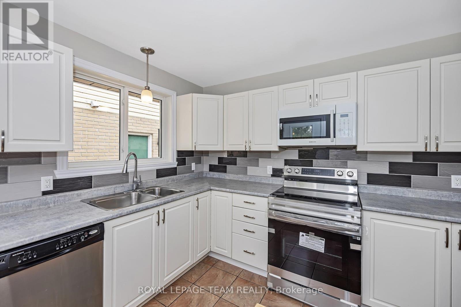 Photo 8 of 28 Barnhart Drive, South Stormont ON