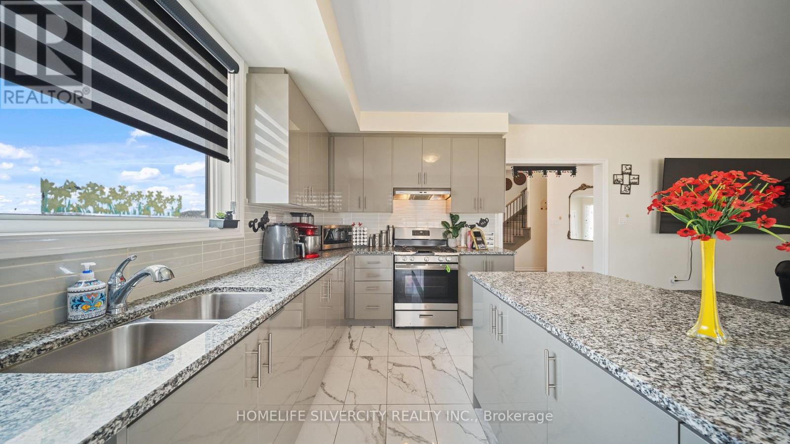 Photo 26 of 96 Strickland Avenue, Brantford ON
