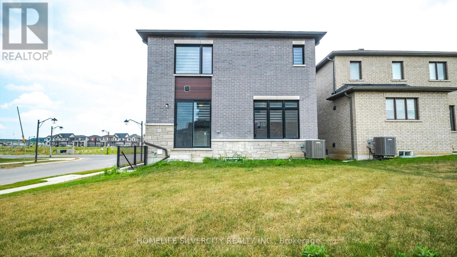 Photo 11 of 96 Strickland Avenue, Brantford ON