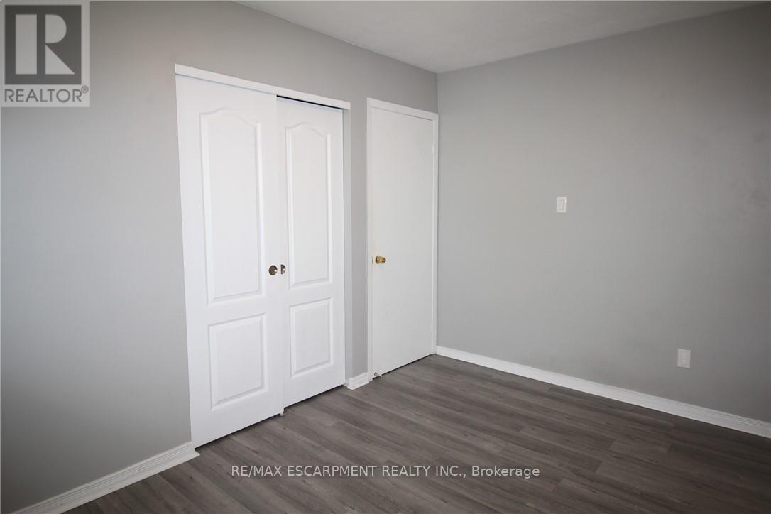 Photo 14 of 4 Purnell Drive, Hamilton ON