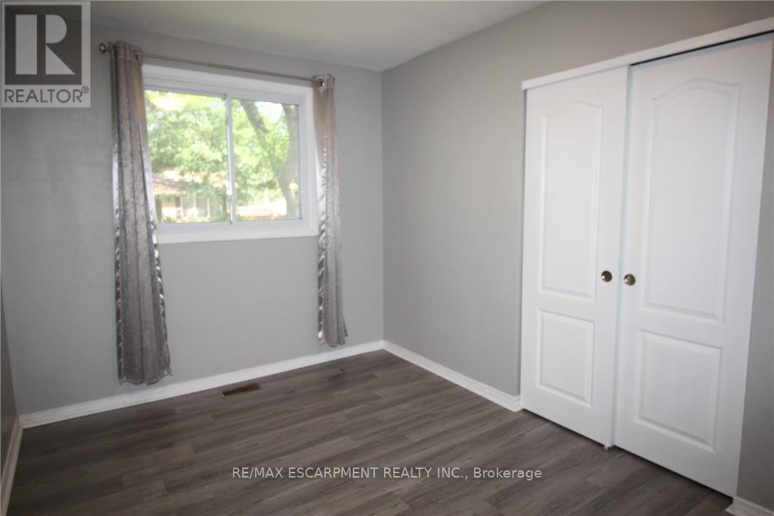 Photo 17 of 4 Purnell Drive, Hamilton ON
