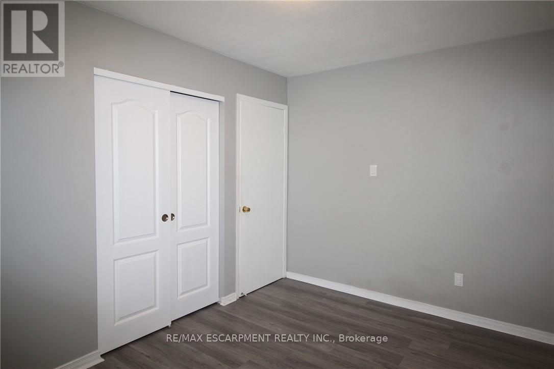 Photo 19 of 4 Purnell Drive, Hamilton ON