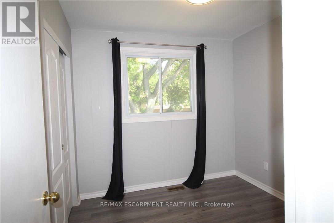Photo 18 of 4 Purnell Drive, Hamilton ON
