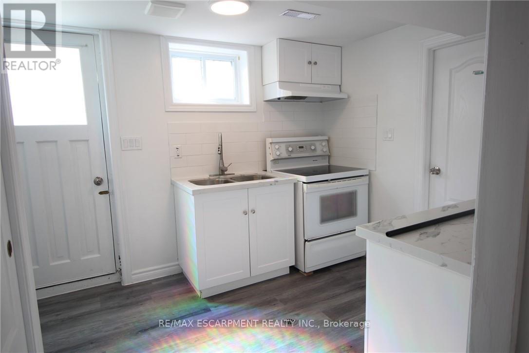Photo 30 of 4 Purnell Drive, Hamilton ON
