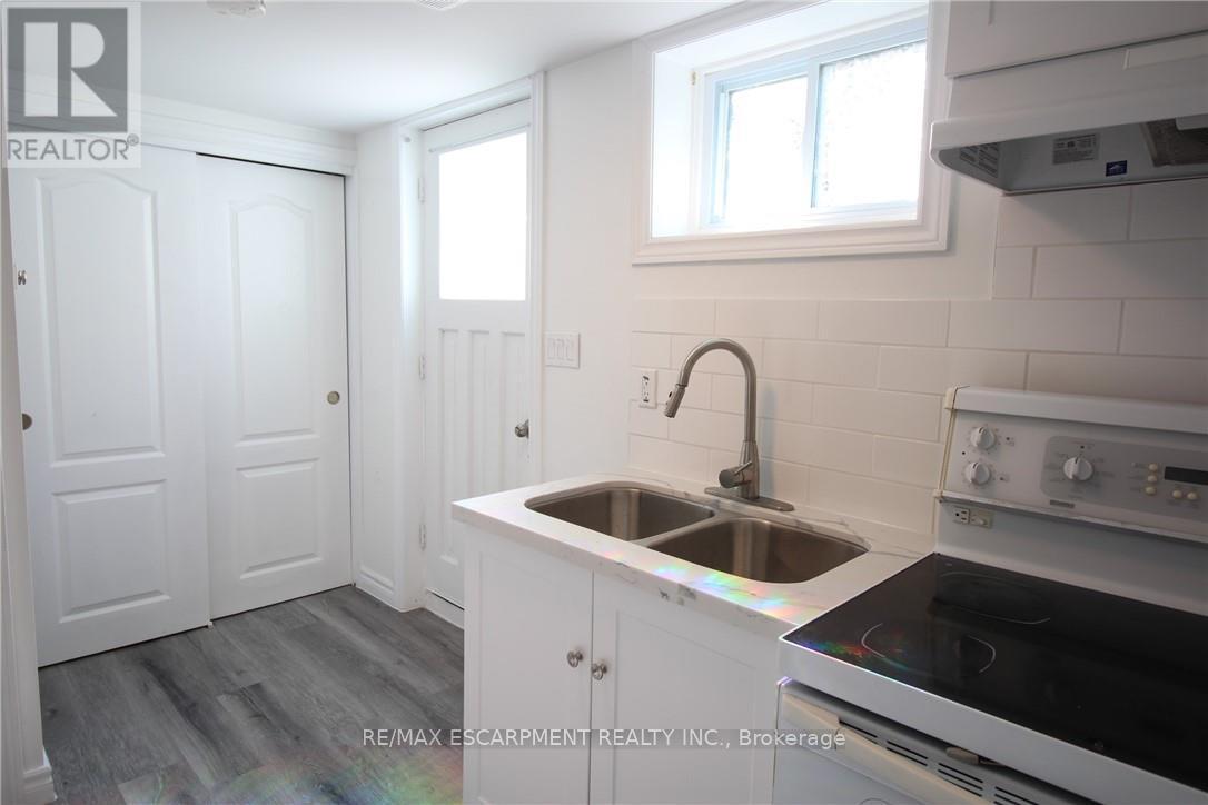 Photo 32 of 4 Purnell Drive, Hamilton ON
