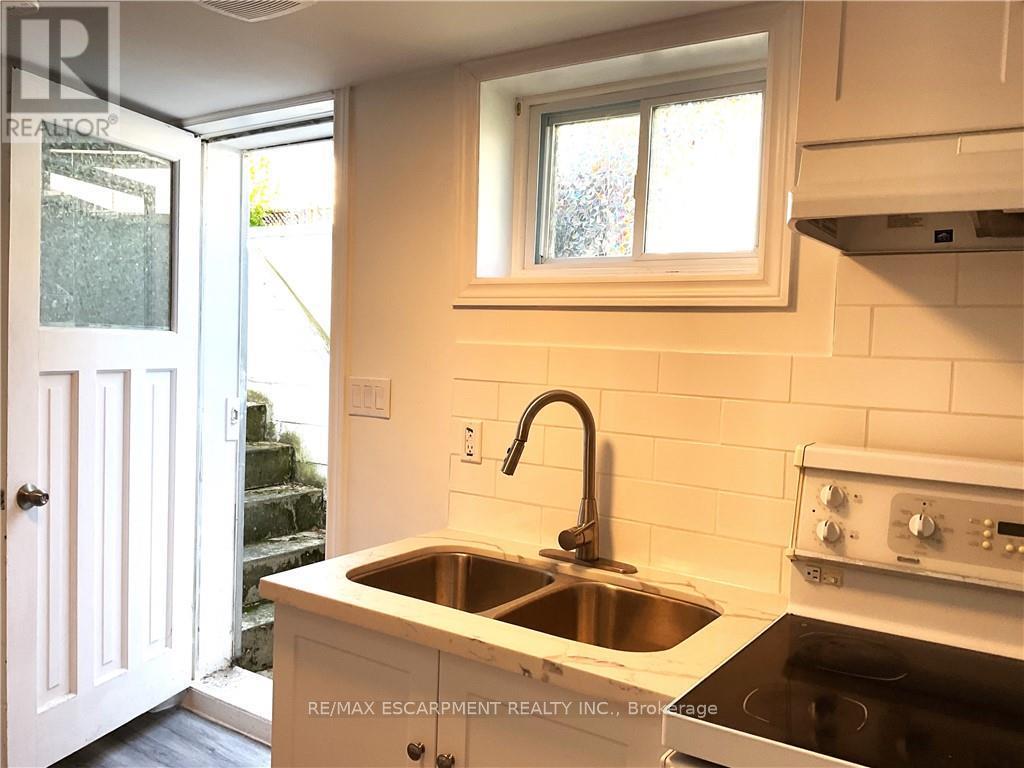 Photo 33 of 4 Purnell Drive, Hamilton ON