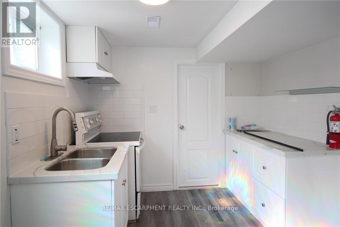 Photo 31 of 4 Purnell Drive, Hamilton ON