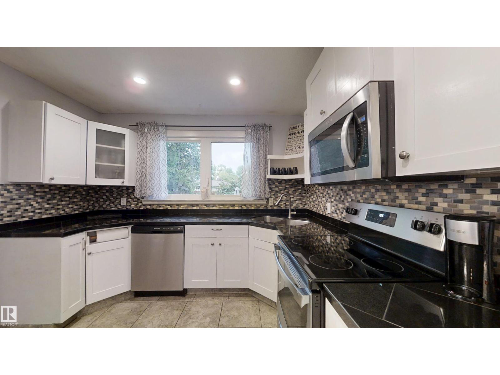 Photo 15 of 12203 149 Av Nw, Edmonton AB