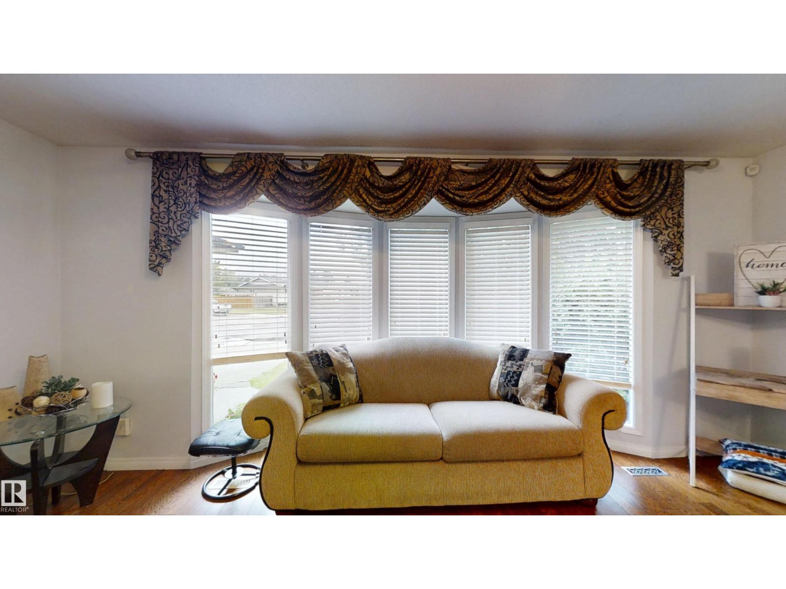 Photo 9 of 12203 149 Av Nw, Edmonton AB
